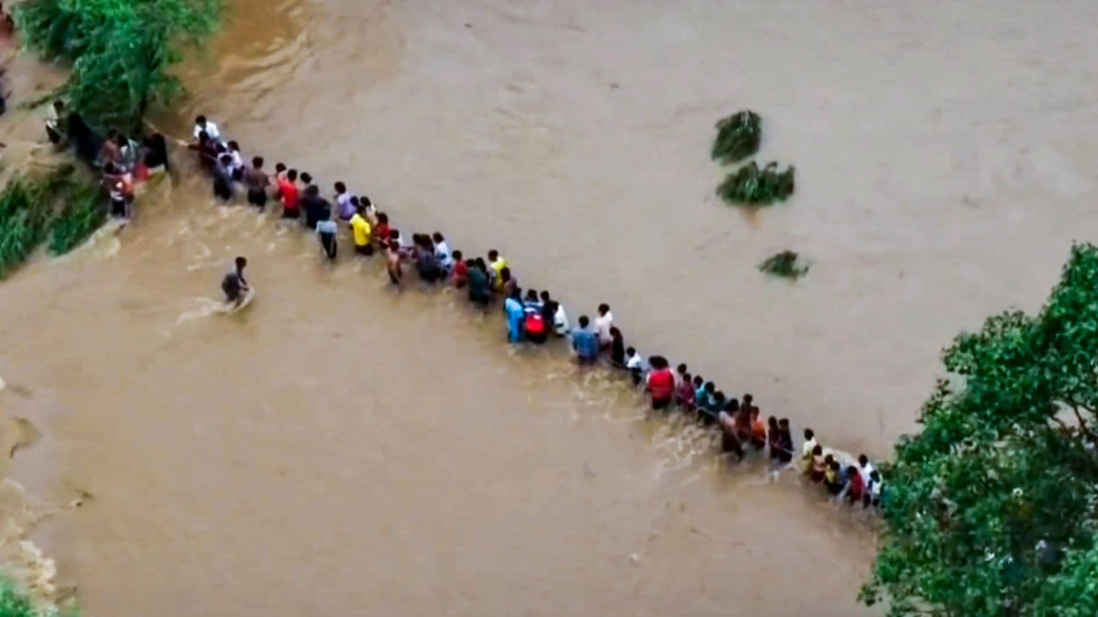 162 students trapped in residential school in floods in Jharkhand after rescue of heavy rains. Bharat News