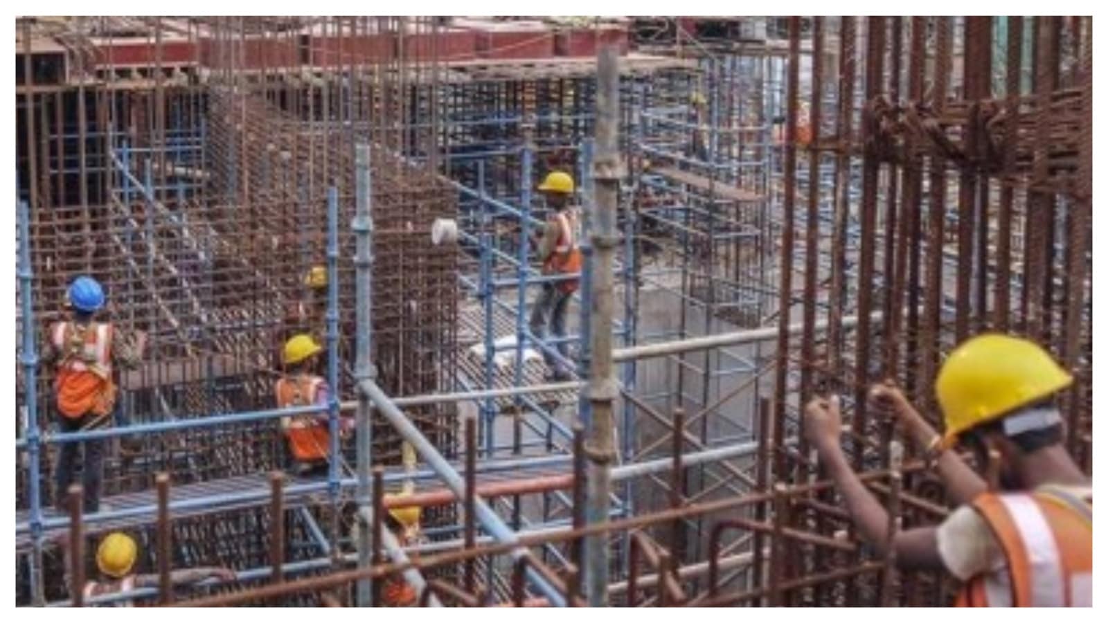 2 laborers killed as a wall collapse at construction site in Gurgaon. Bharat News