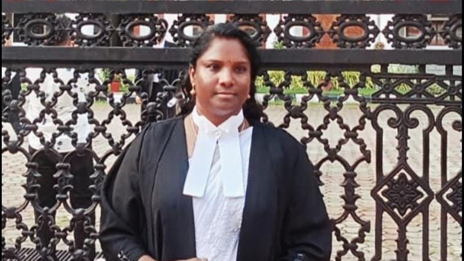 At the age of 46, this homemaker from Kerala gets a law degree, enrolls as a lawyer: 'I realized that education gives dignity in society'. Bharat News