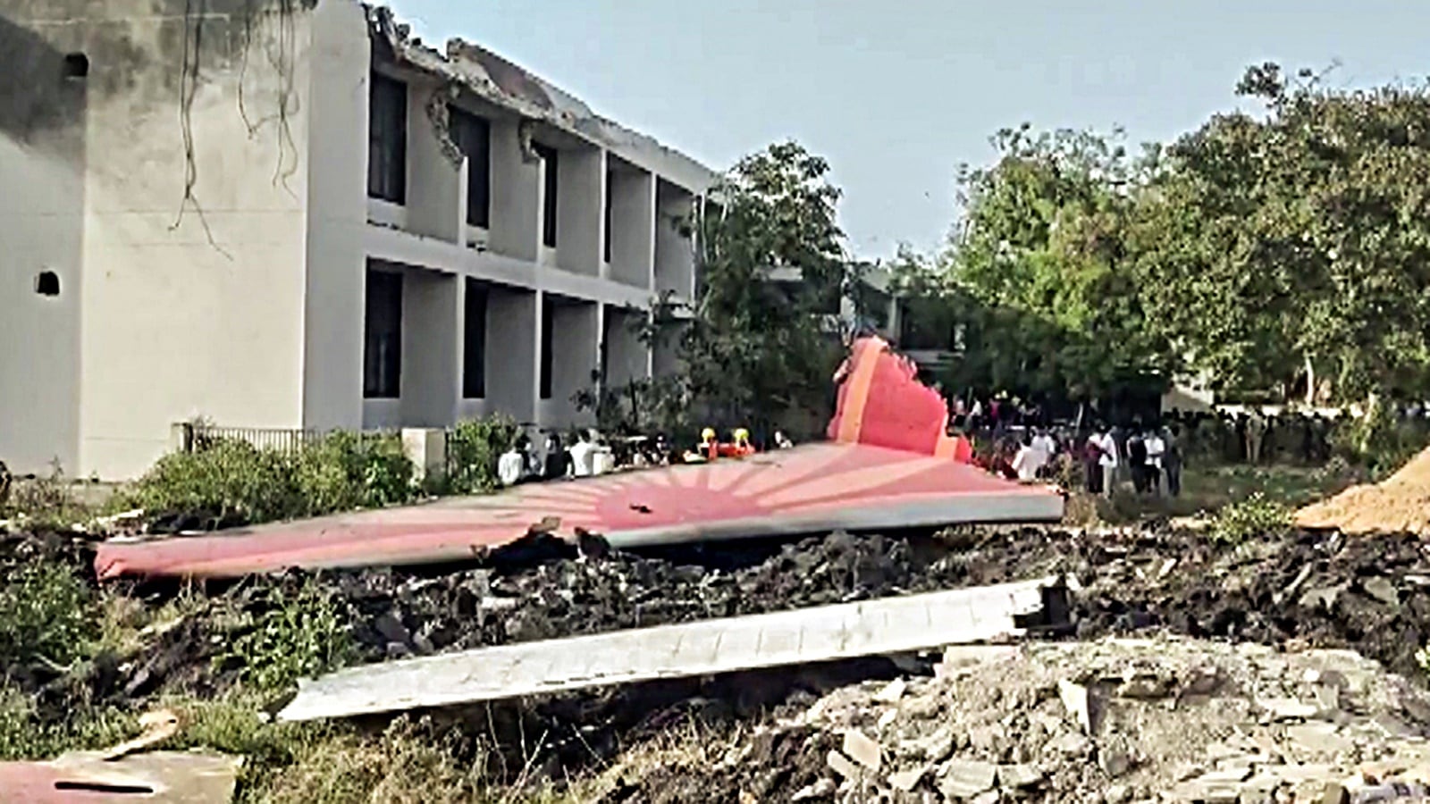 Boeing says that after landing in Ahmedabad, working to collect more information after the Air India plane crash. Bharat News