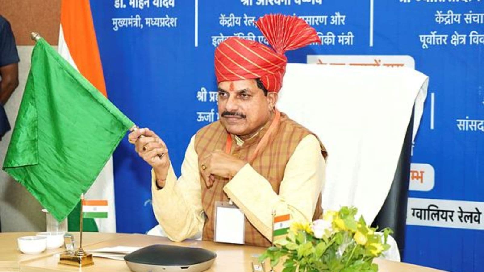 Diesel mixes with water, 19 vehicles in Madhya Pradesh broke CM's convoy, petrol pump seal. Bharat News