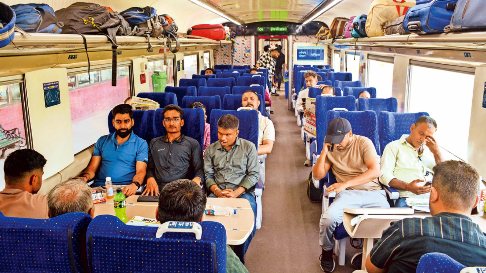 Engineers going home for Eid, 3 brothers visited Vaishno Devi-Katra-Srinagar Vande India flew on the board with 530. Bharat News