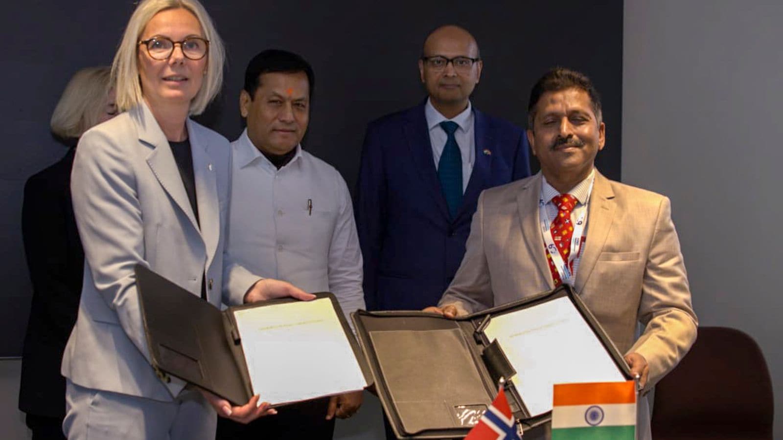 Garden Reach Inks Pact Norway firm, to create its first polar research vehicle with India. Bharat News
