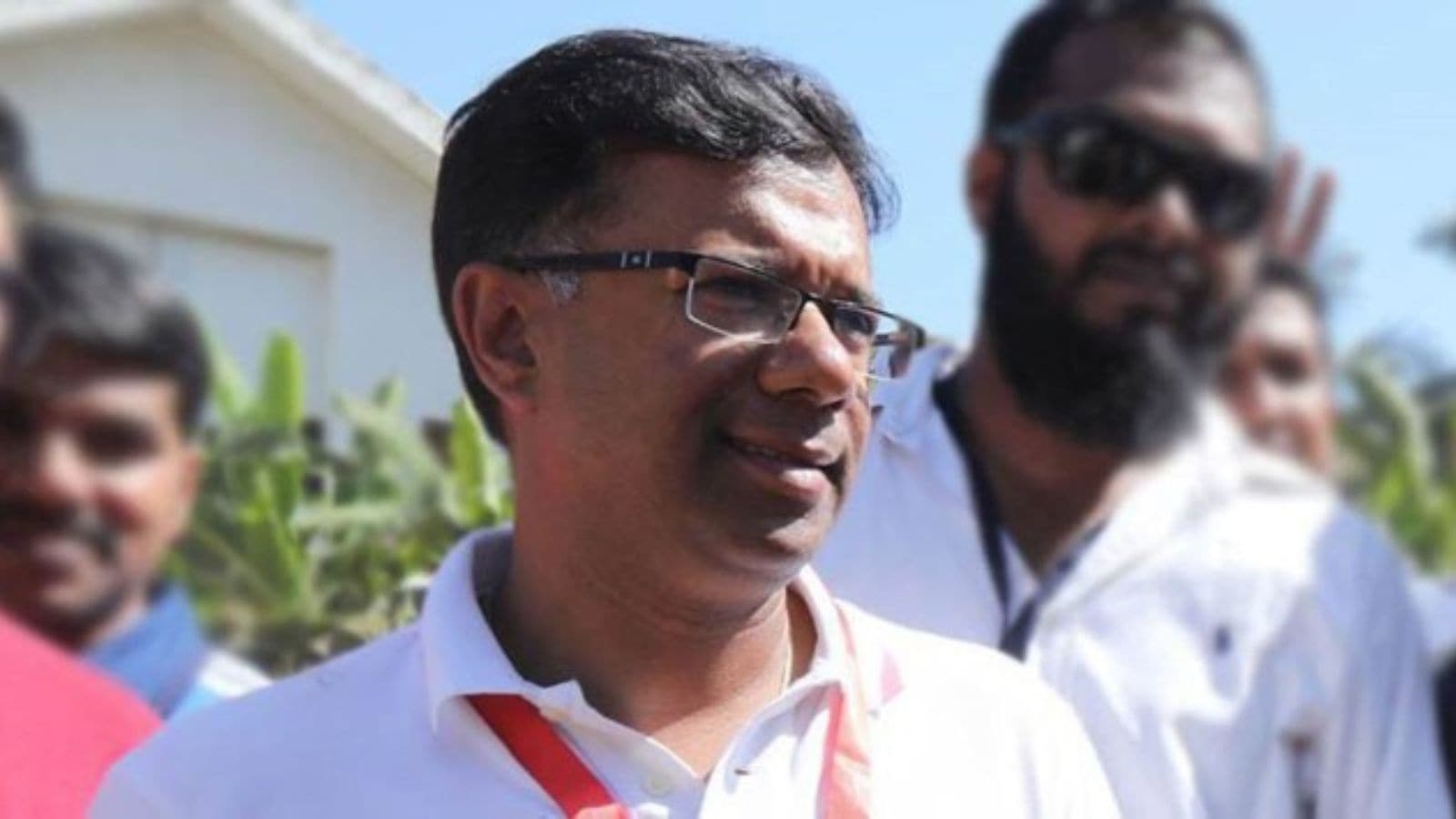 Goa Health Minister kicked the line after suspending the government's hospital doctor for 'misbehavior' with the patient