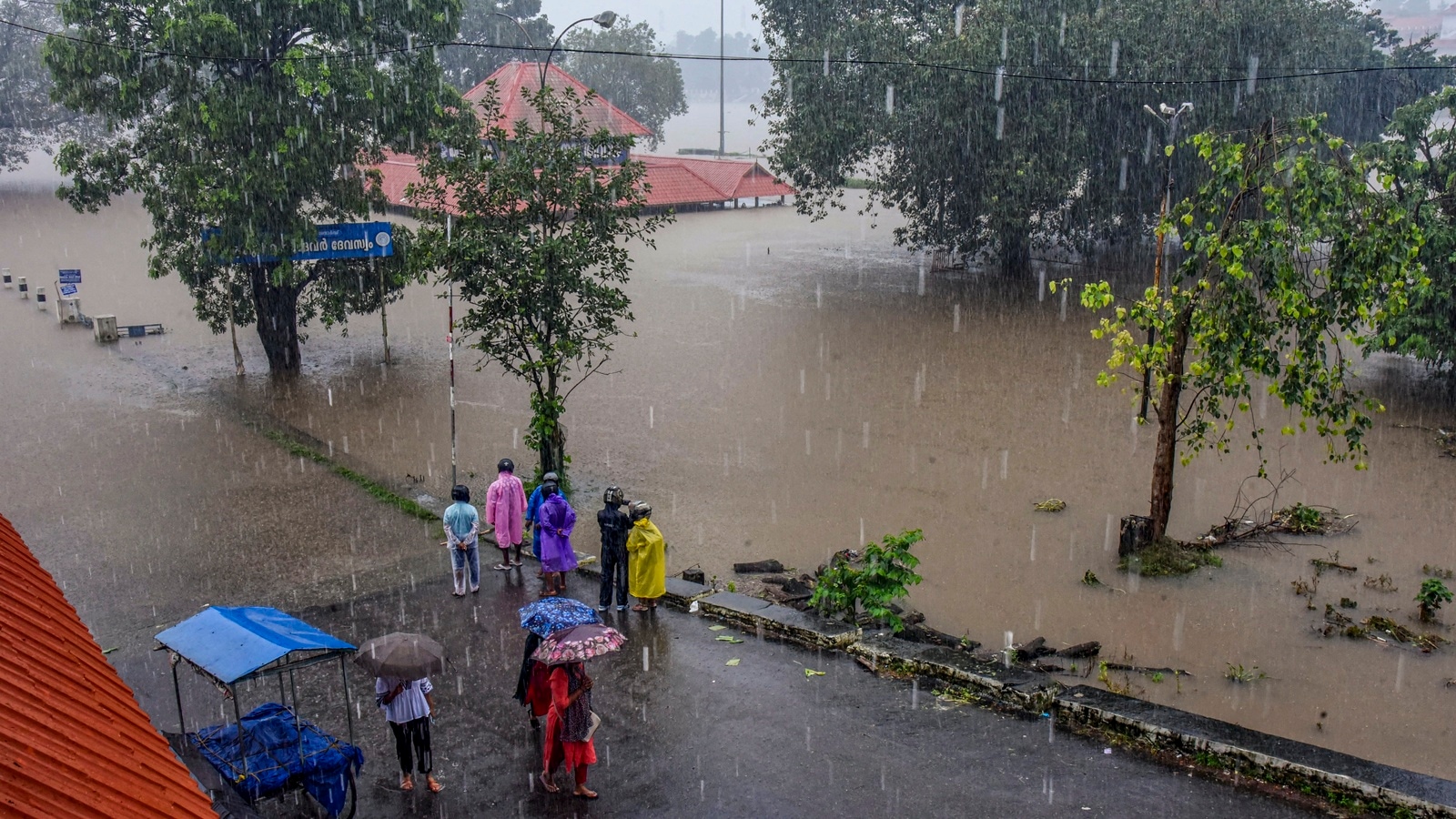 Heavy rains in Kerala; IMD issues orange warning in five districts | Bharat News