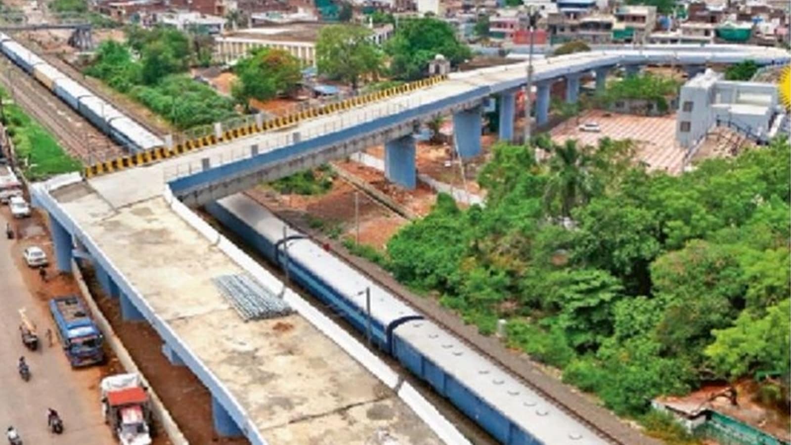 In Bhopal, a bridge criticizes with 90 degrees turn, the minister says that it will look at it. Bharat News