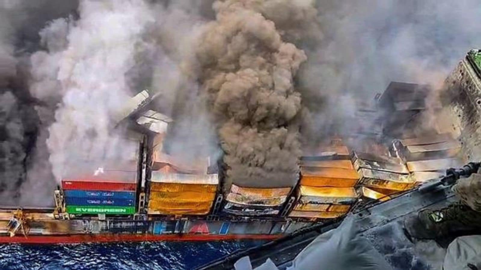 In the Singapore vessel, the fire proceeded to the sea on fire as fire fighting continues. Bharat News