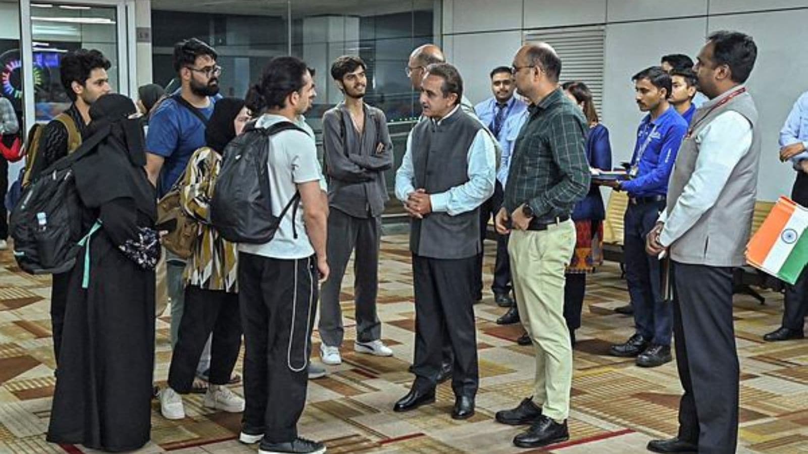 J&K students were expelled from Iran Slam State Government for 'unsafe' buses, Omar Abdullah replied. Bharat News