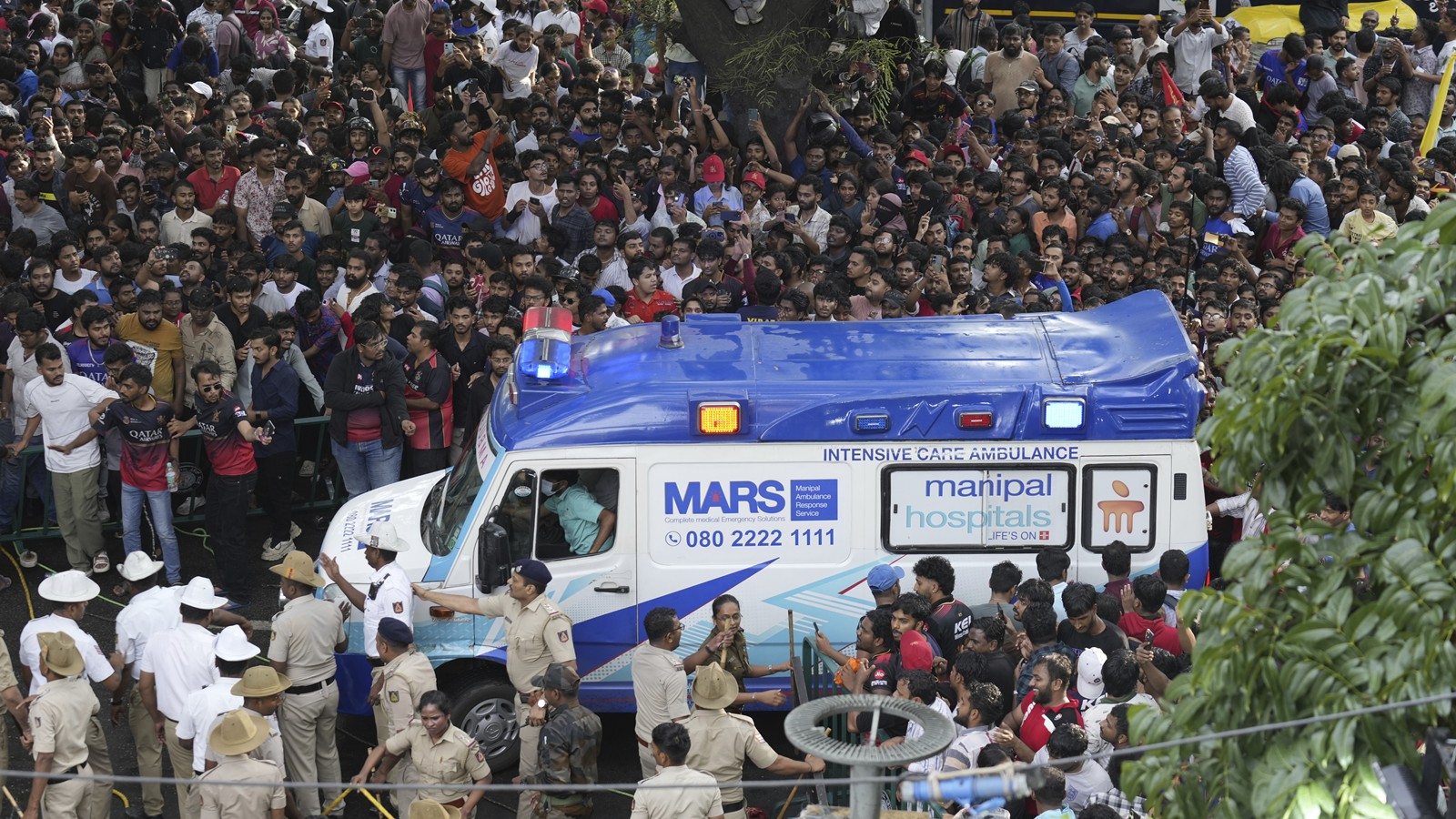 'No Crowd Control Measures, No Plan': Opposition Slam Karnataka Government at RCB Vijay Parade Stamped. Bharat News