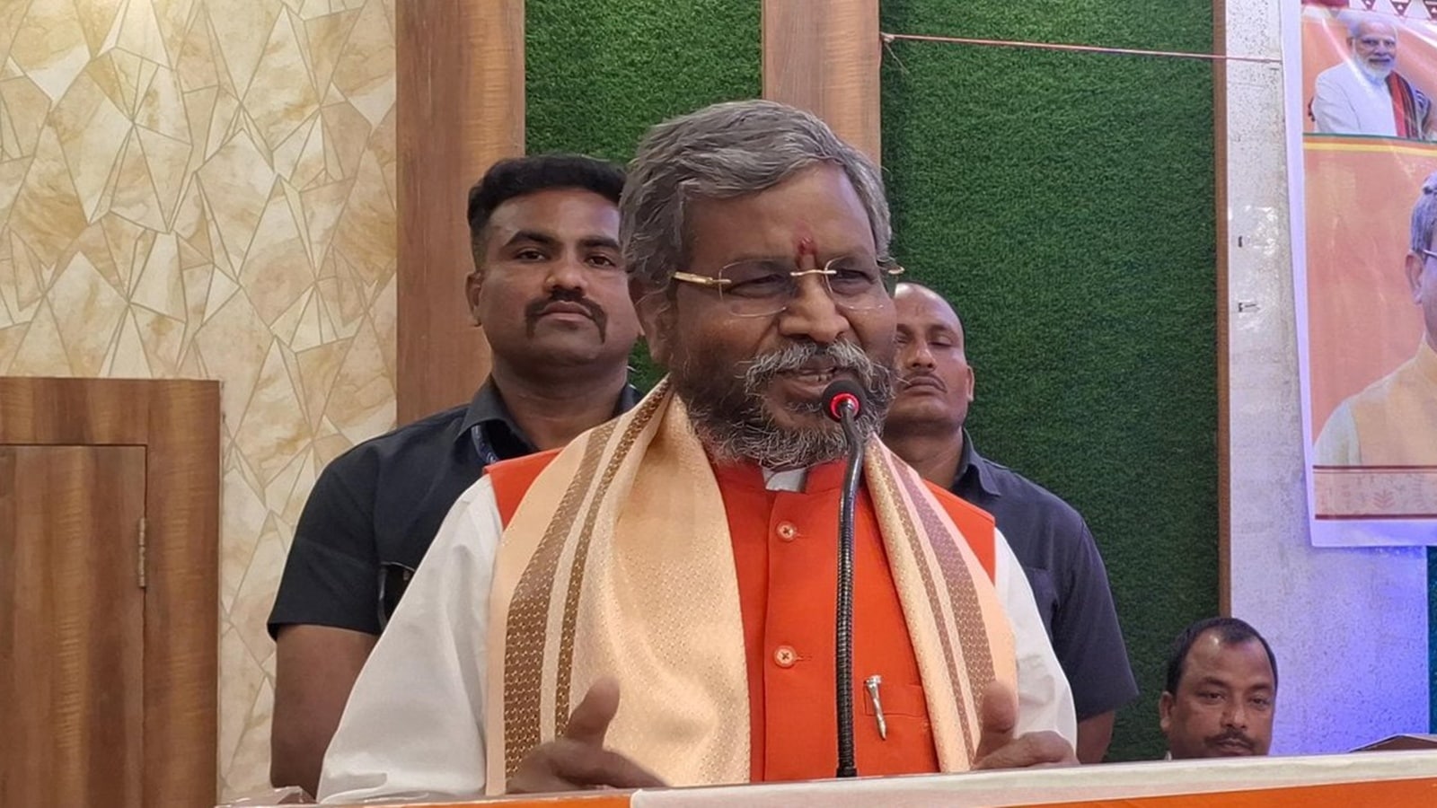 No ambulance was found for hours, the parents of the Jharkhand girl say that they died after falling; Opposition slam government 'inaction' | Bharat News