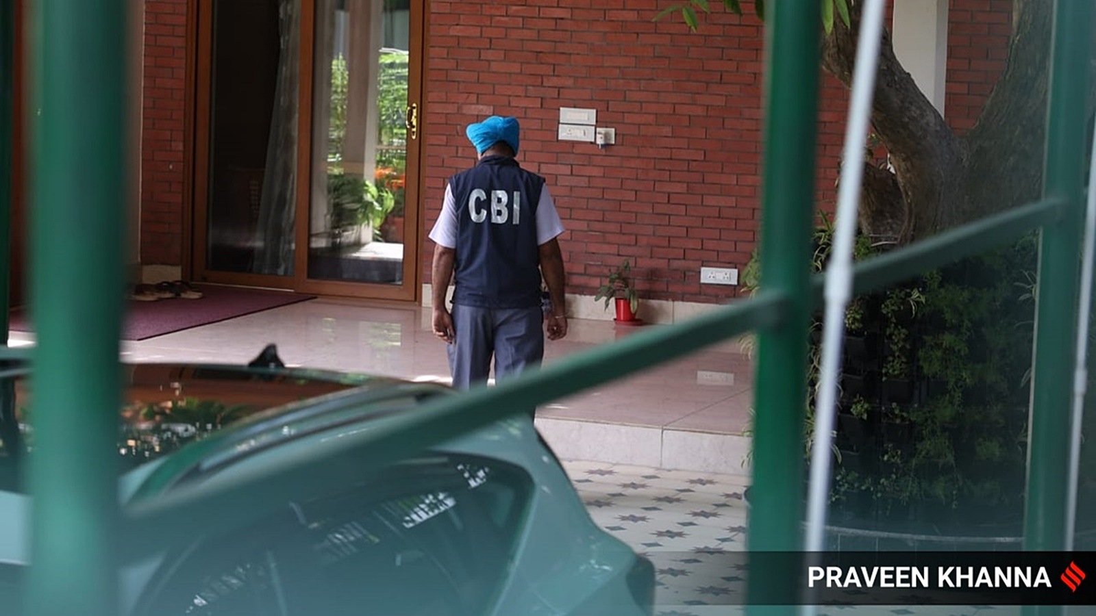 Senior IRS officer arrested by CBI in a bribe of Rs 25 lakh. Bharat News