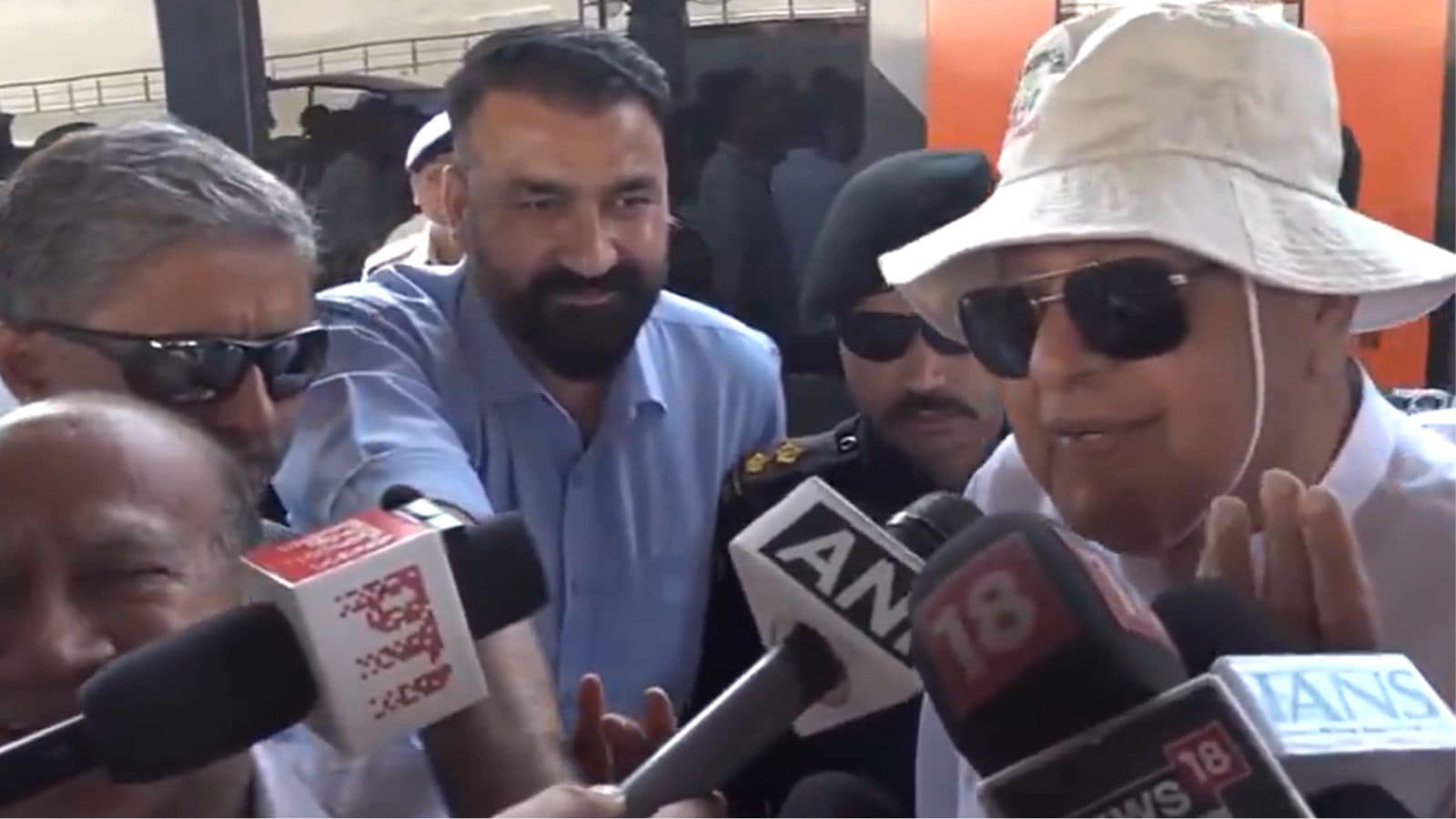 Tear Farooq Abdullah Srinagar-Katra Vande takes an emotional train journey on India: 'Many years have been awaited for this dream'. Bharat News