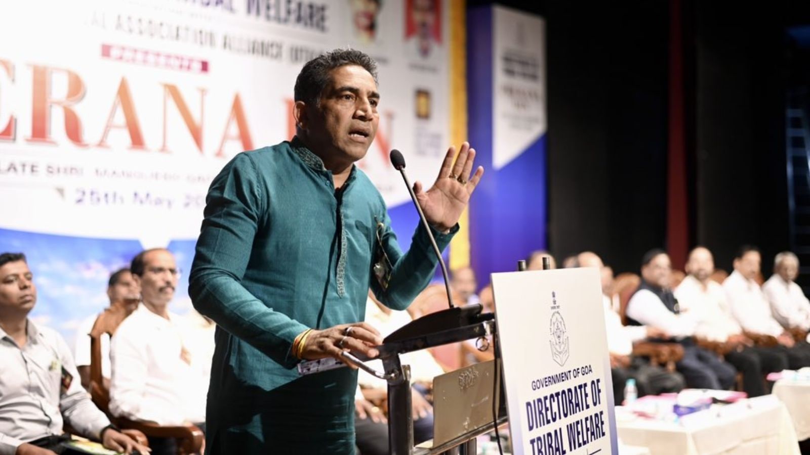 The Goa Minister who had made allegations of corruption against the CM's department fell from the cabinet. Bharat News