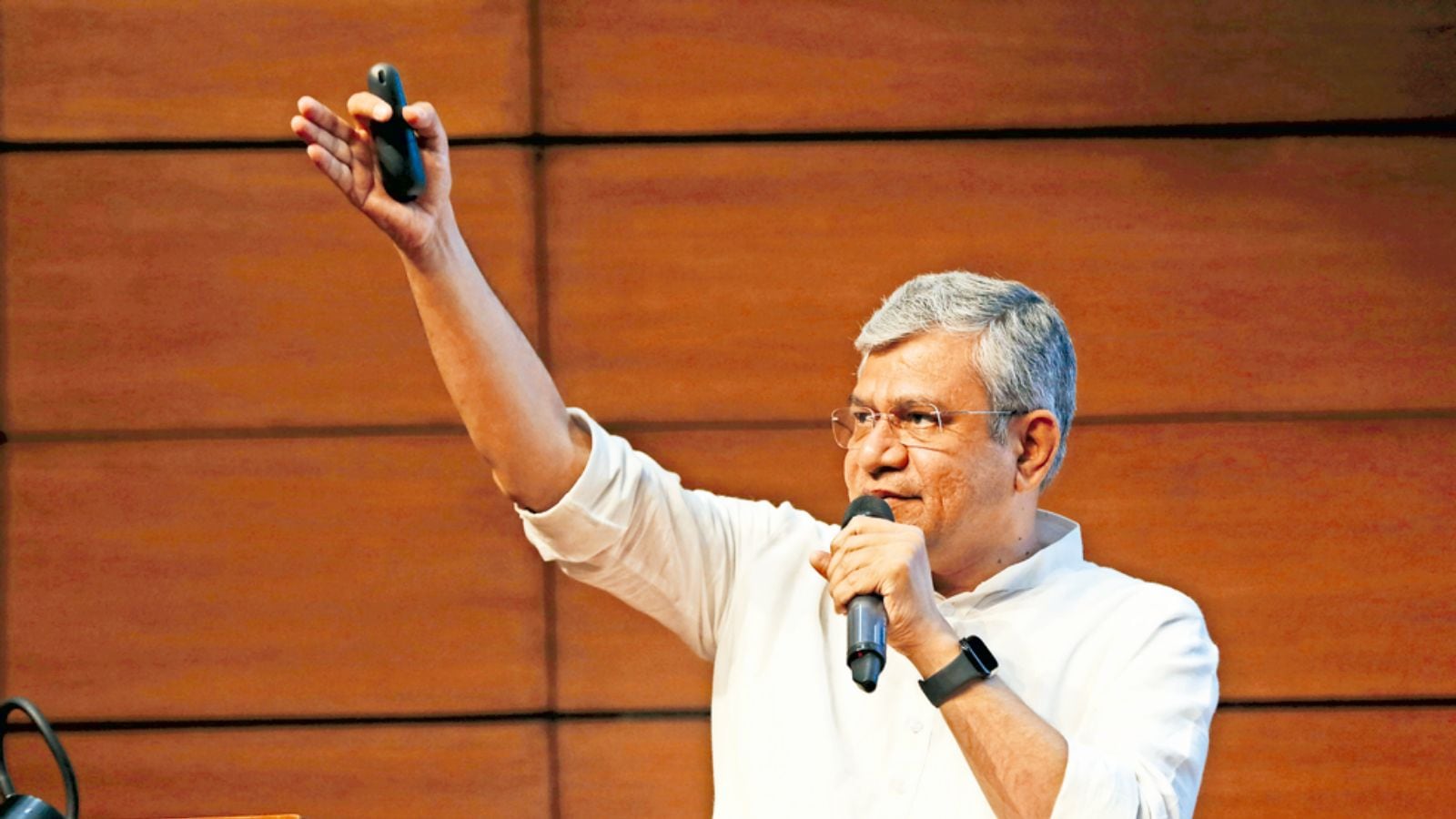 The PM has placed the country on the path of long -term development, says Ashwani Vaishnav. Bharat News