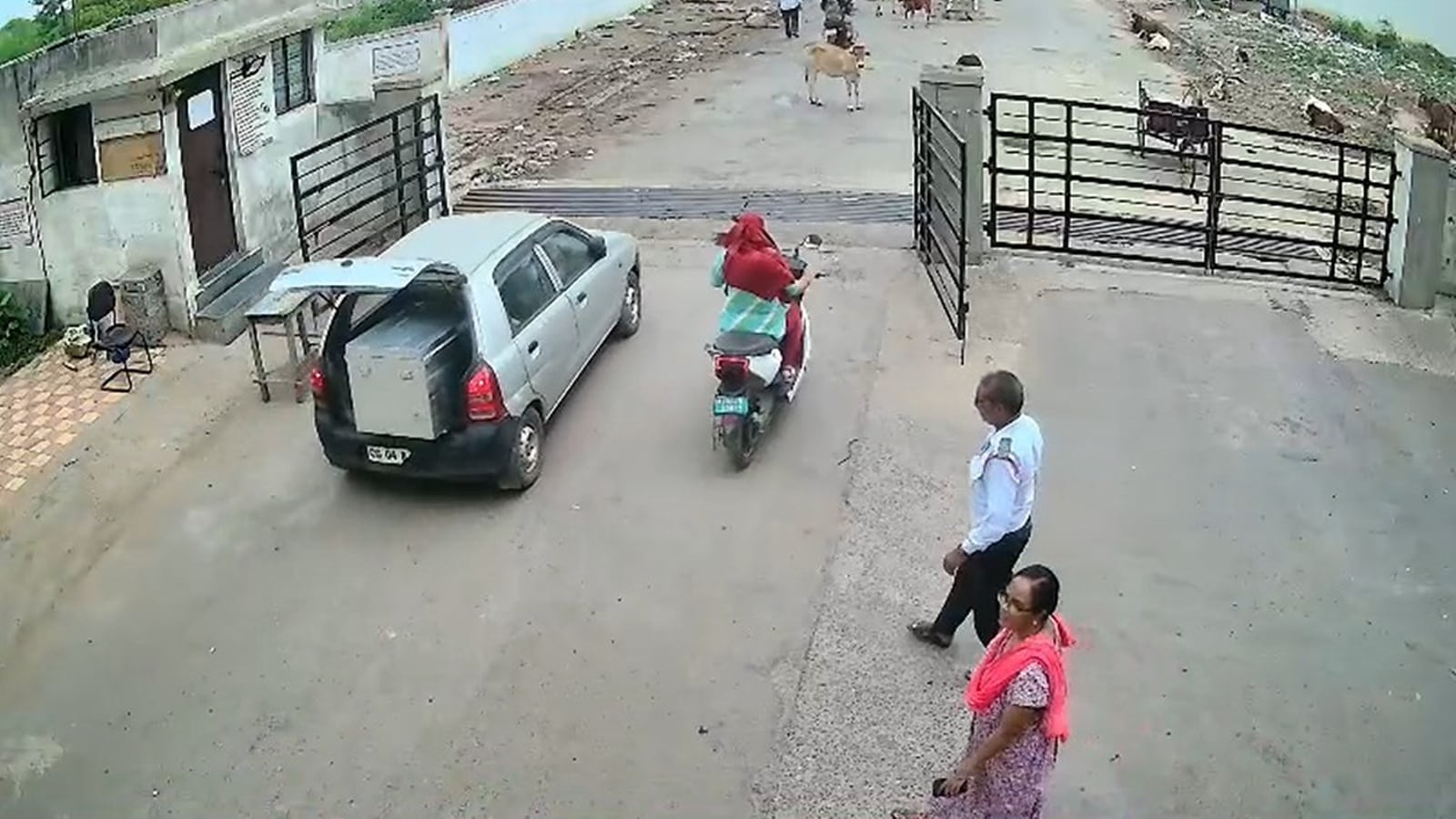 The lawyer, wife was 'arrested for killing an elderly man, filling the body in a suitcase with cement'. Bharat News