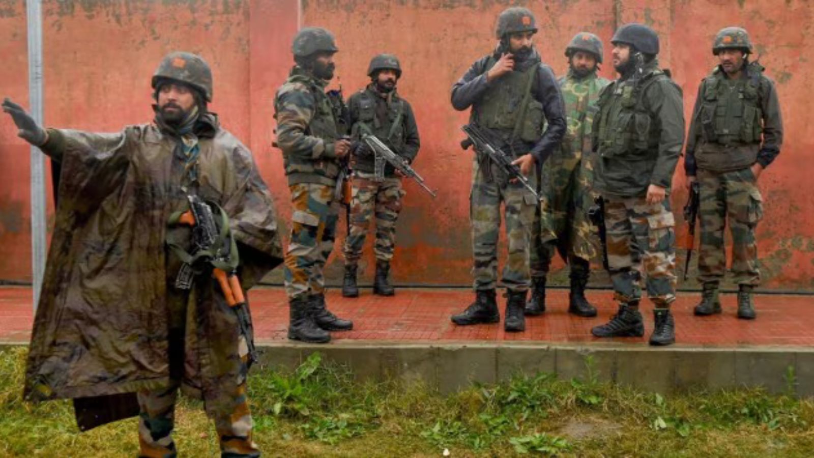 Three suspected persons were observed: The search operation is going on in J-K's Kathua. Bharat News