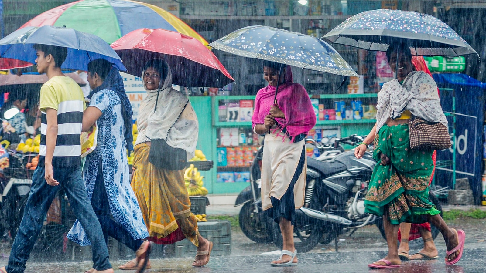 Two students trapped in Khunti of Jharkhand amidst heavy rains. Bharat News