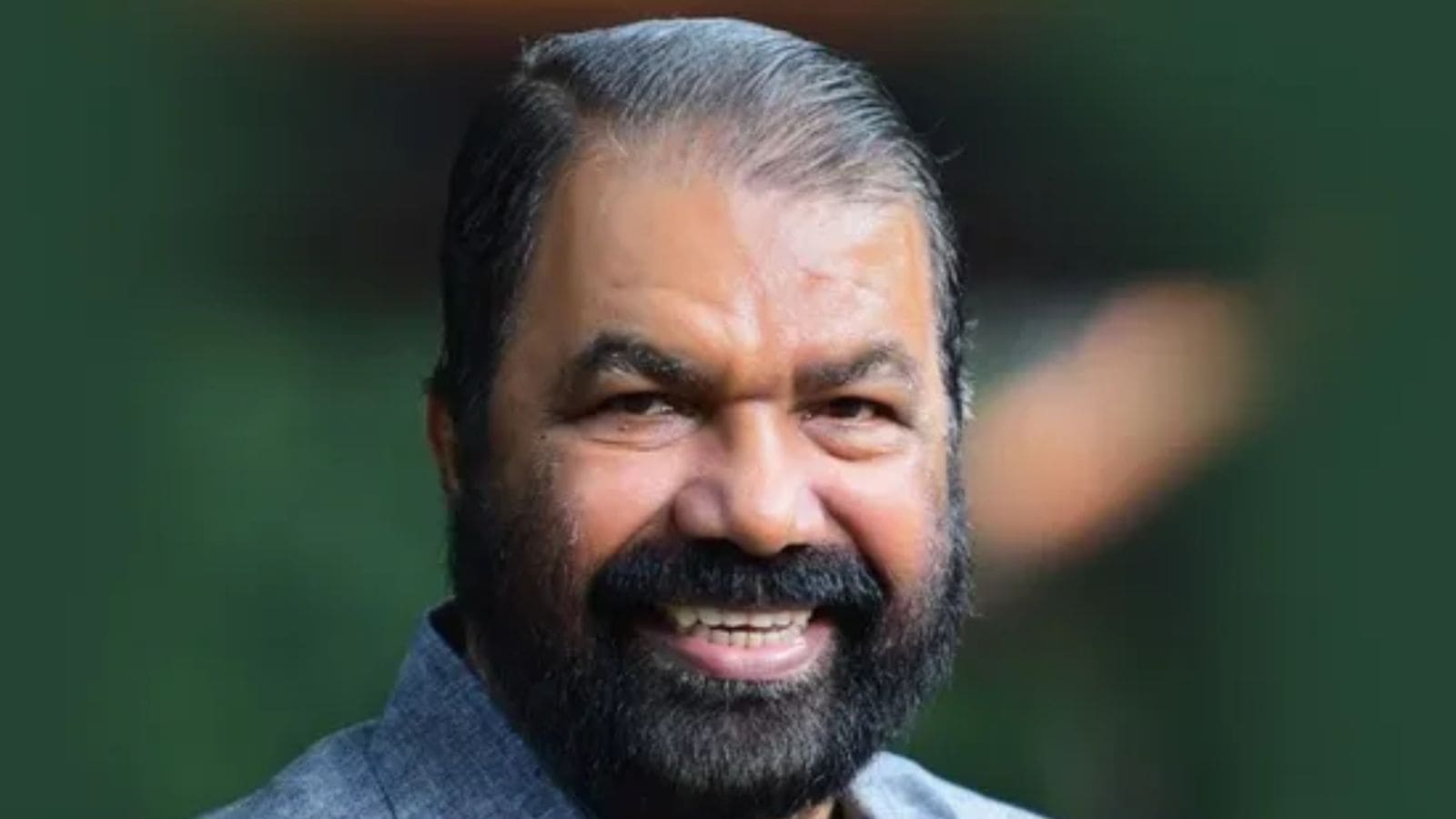 With objection to the portrait of Bharat Mata with saffron flag, Kerala Minister Raj Bhavan comes out of the incident