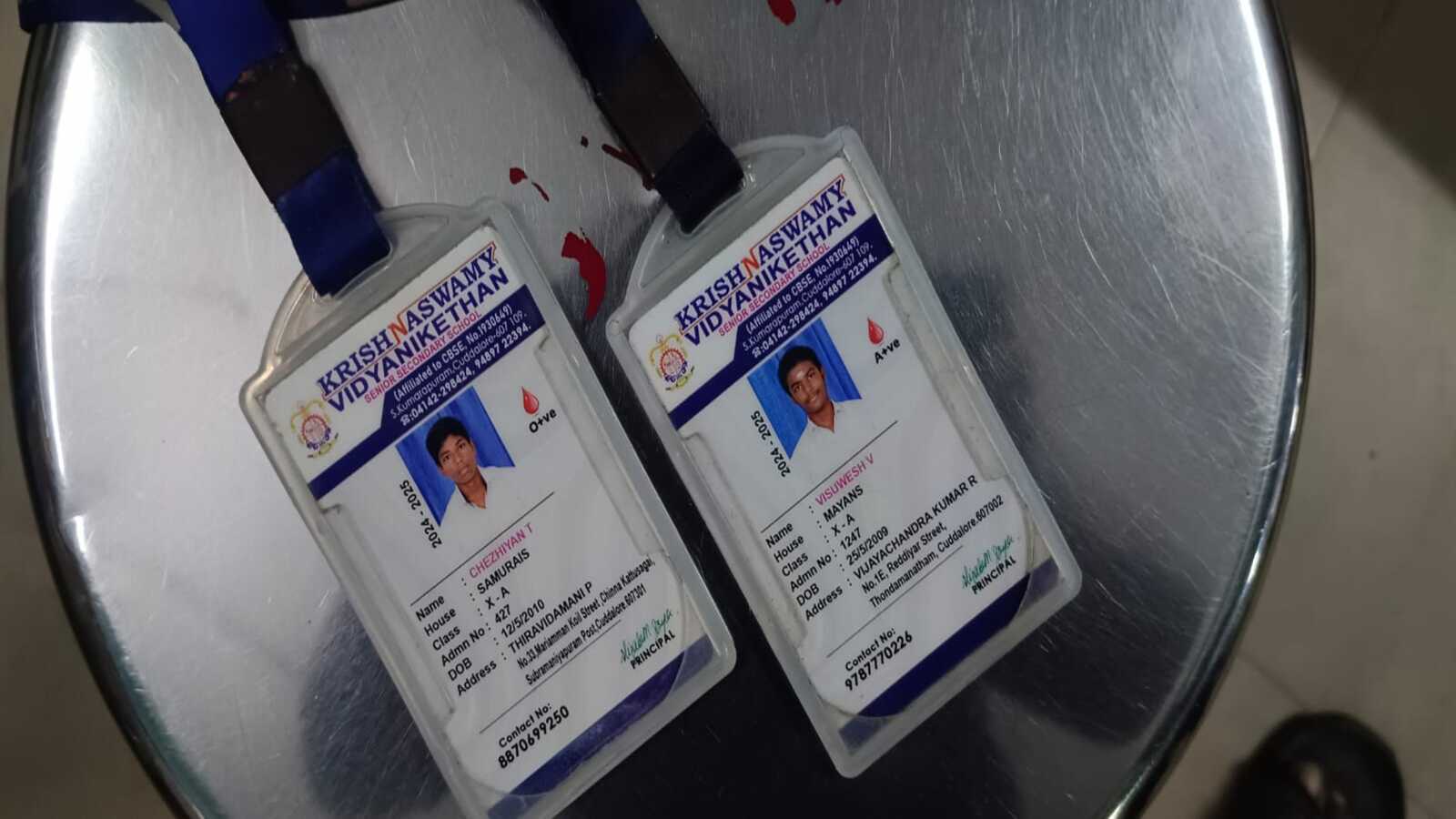 2 students died, 4 injured as train hit school vans in Kudalore, Tamil Nadu. Bharat News