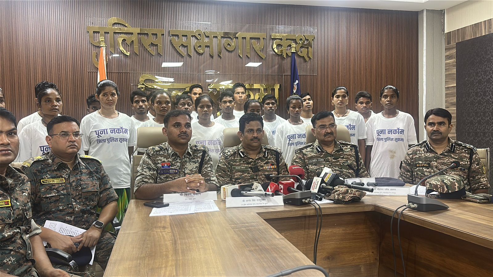 23 Maoists including members of the guerrilla army, surrender in Sukma, Chhattisgarh. Bharat News