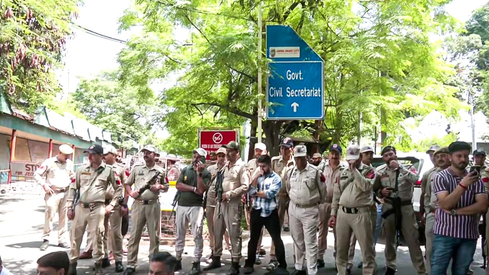 BJP welcomed the cat stay on Urdu mandate for the posts of Naib Tehsildar in JK