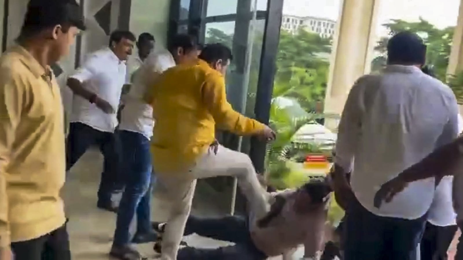 Bureaucrats go on a large scale leave on the attack of the officer, work in the offices of Odisha Government. Bharat News