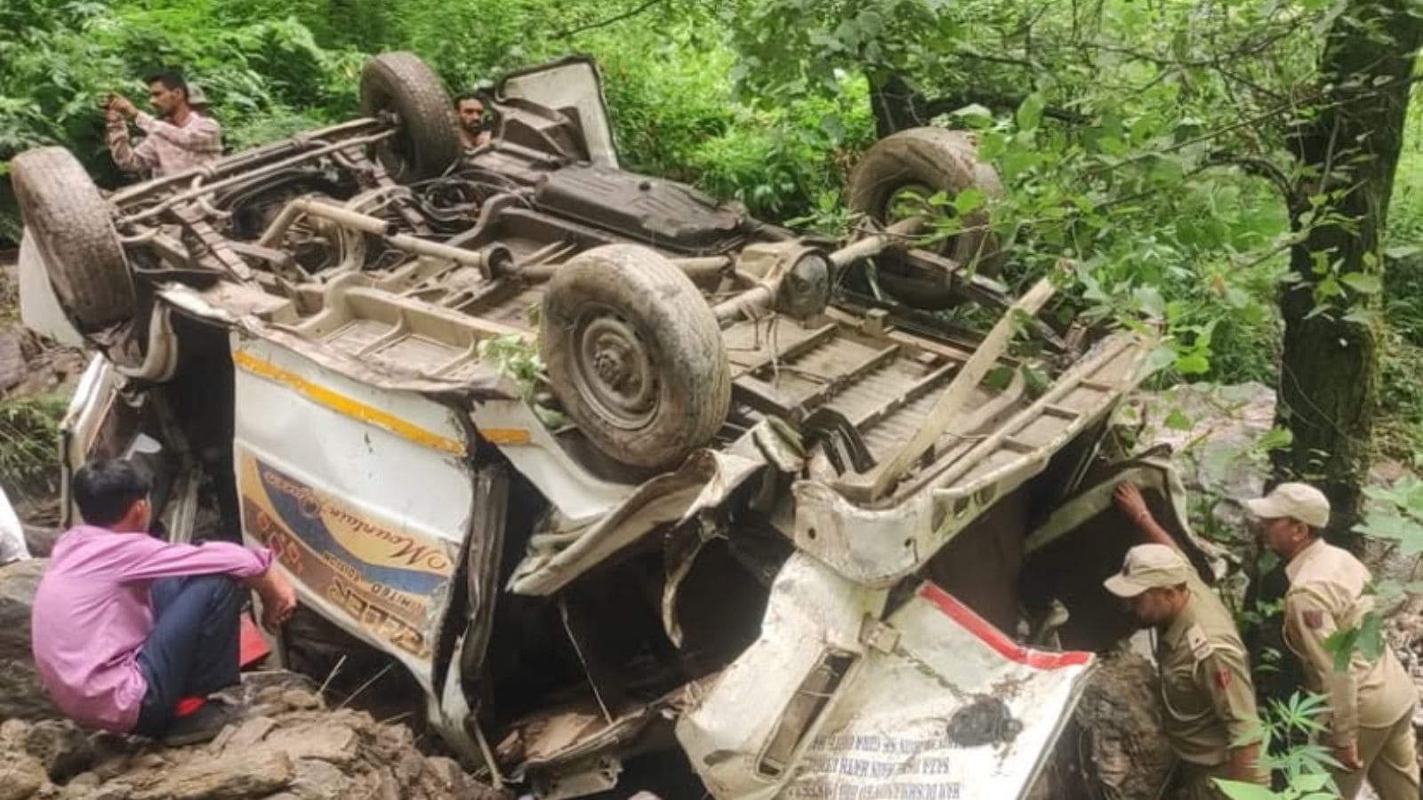 Five killed in Doda district of Jammu and Kashmir after Tempo Traveler Roll in Kant. Bharat News
