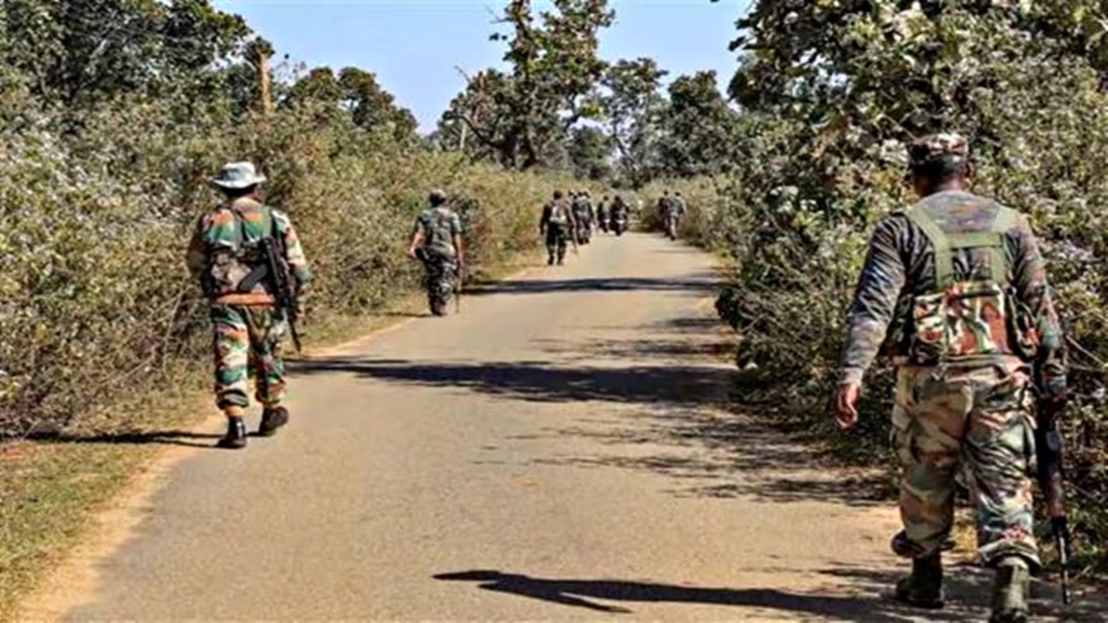 Jharkhand: Maoist, Cobra jawan, unknown person killed in gunfight. Bharat News