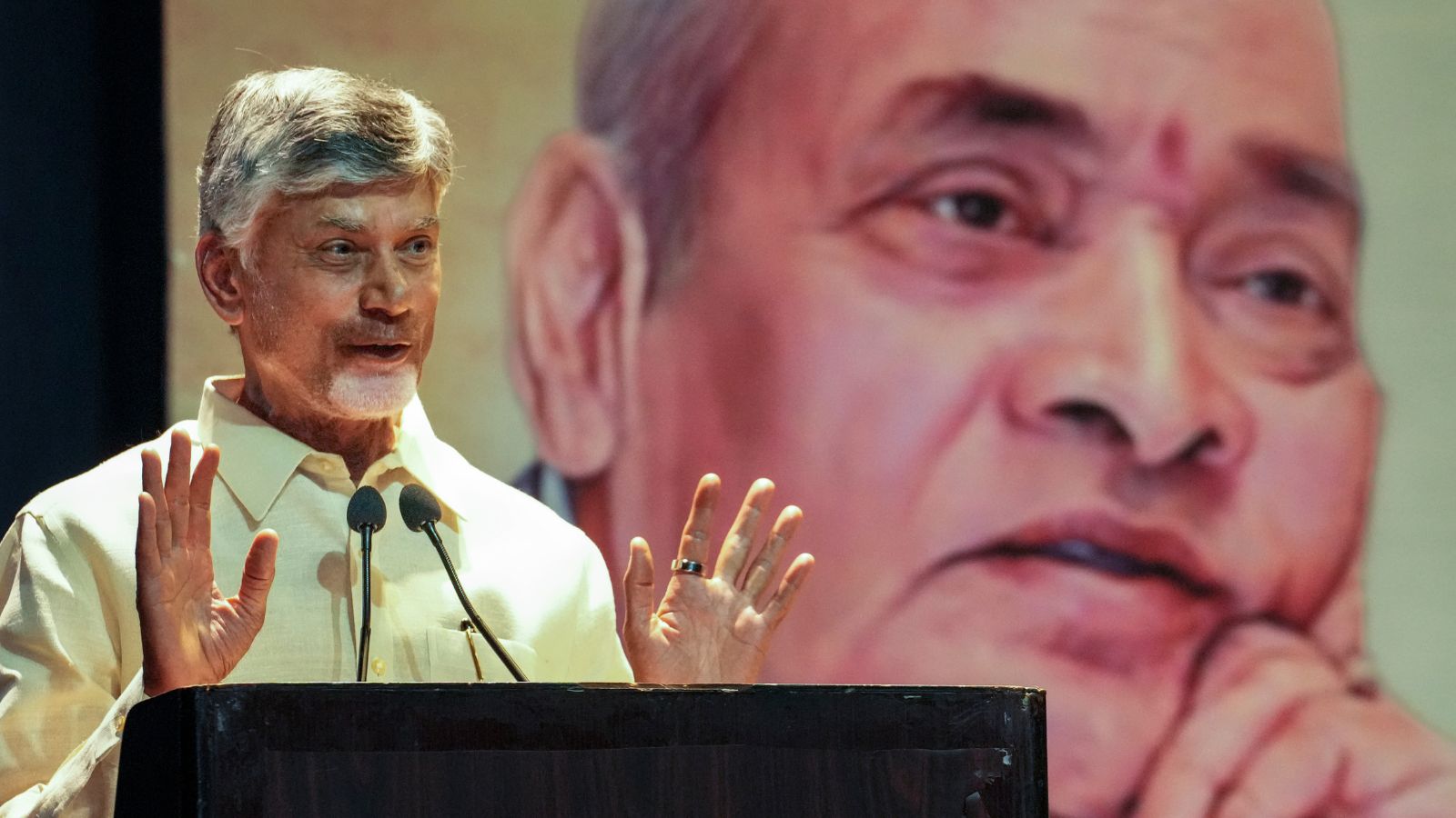 Narasimha Rao knew 17 languages, today we are asking - why learn Hindi: Naidu | Bharat News