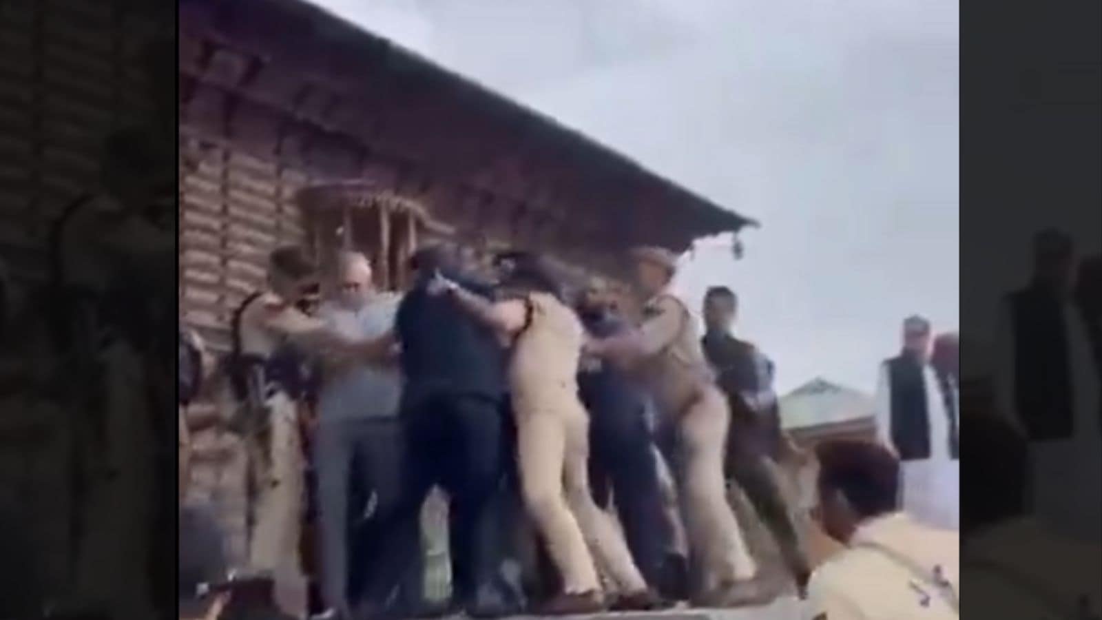 Omar hoped a fence to reach the martyrs' cemetery: 'Policemen sometimes forget the law'. Bharat News