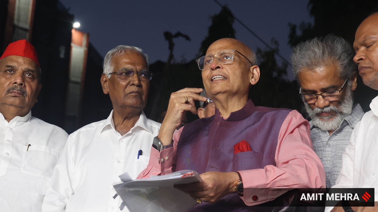 People will struggle to produce documents on such short notice, India Block told the EC after a special intensive amendment of the electoral rolls that the order has been ordered in the pole-bound Bihar. Bharat News