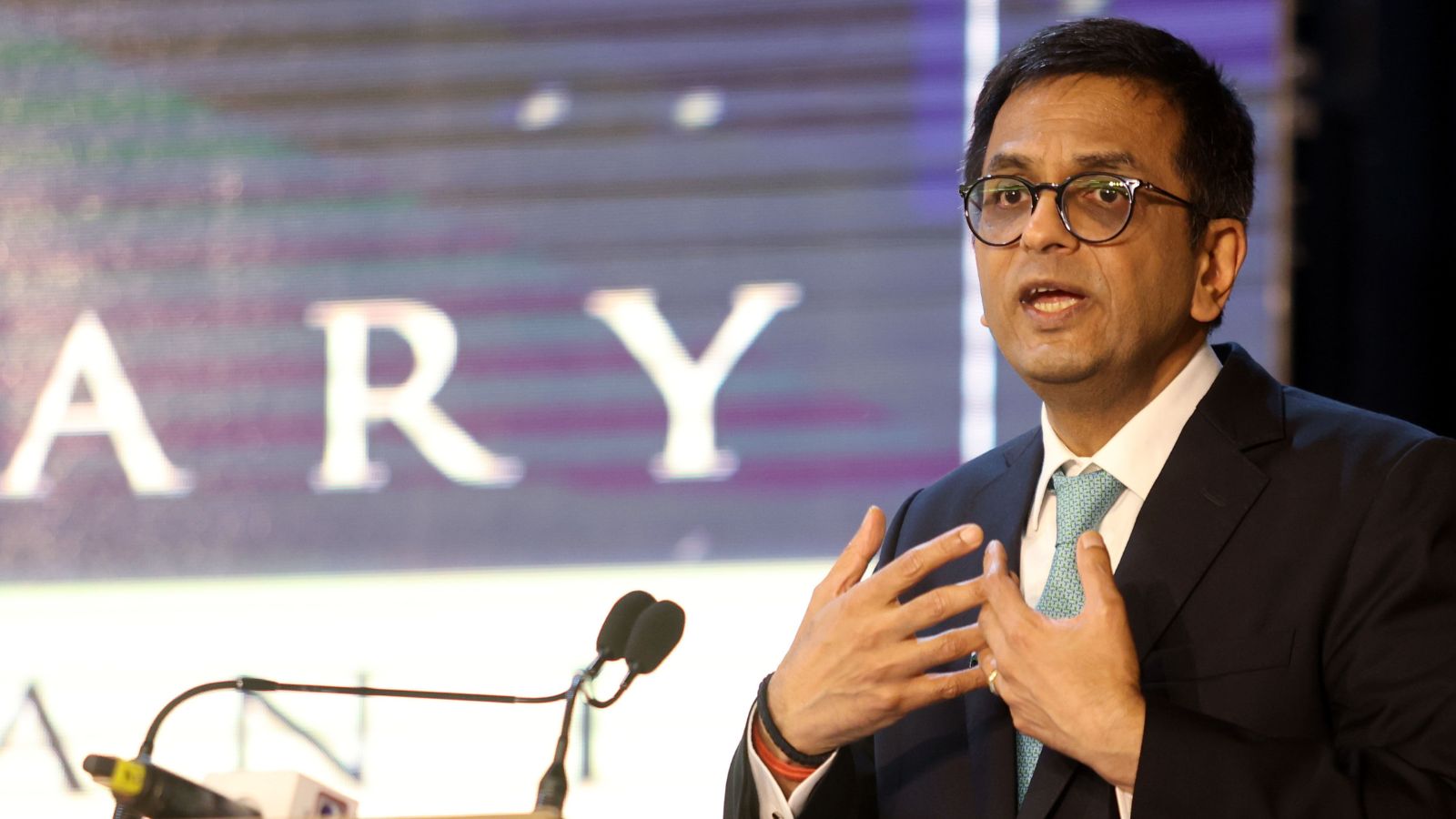 The Supreme Court Administration asked the Center to withdraw the CJI bungalow allotted to Justice Chandrachud, he says that 'only a few days' case'. Bharat News