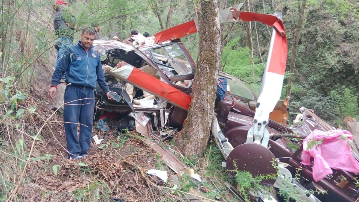 Uttarkashi Chopper Crash: The main rotor blade hit the overhead cable, the pilot tried to land on the NH34, the AAIB report says the AAIB report. Bharat News